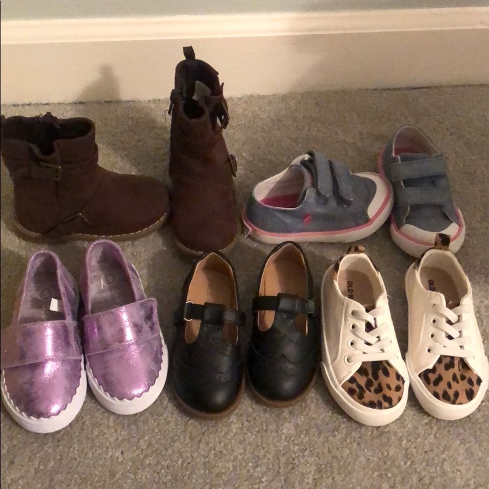 Baby shoe bundle size 5 (toddler)